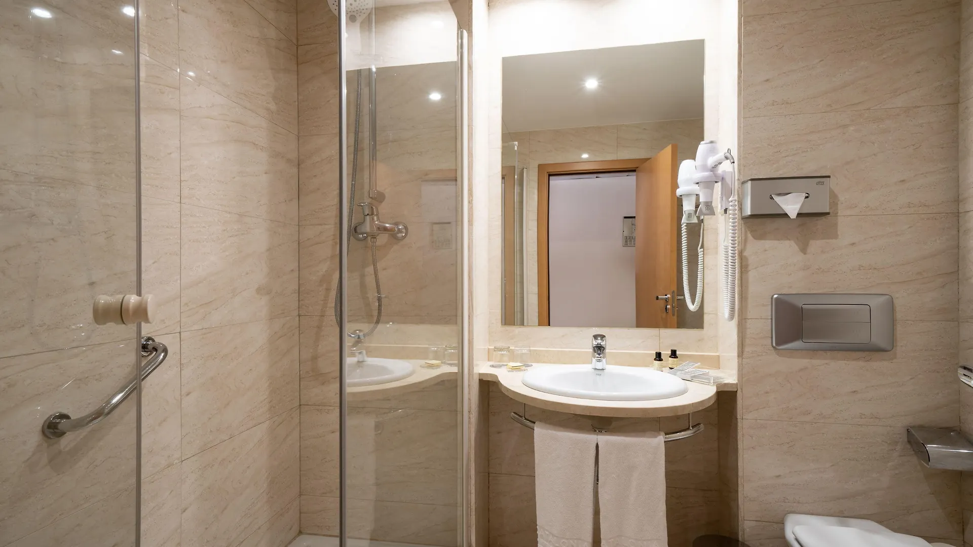 ****  Hotel Catalonia La Maquinista Barcelona España